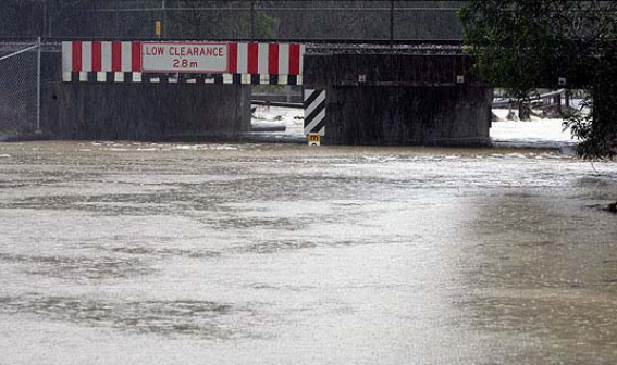 Flooding in Pomona at the railway bridge. Photo Cade Mooney